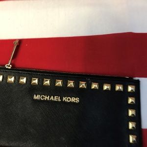 NWOT MICHAEL KORS SAFFIANO STUD LEATHER ZIP CLUTCH